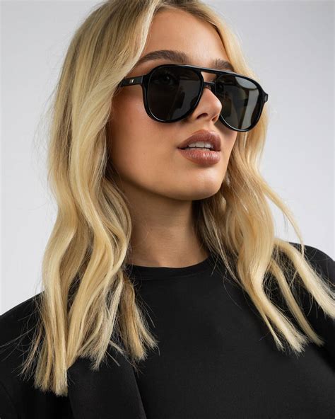 How Le Specs Tragoc Magic Sunglasses Can Elevate Your Look